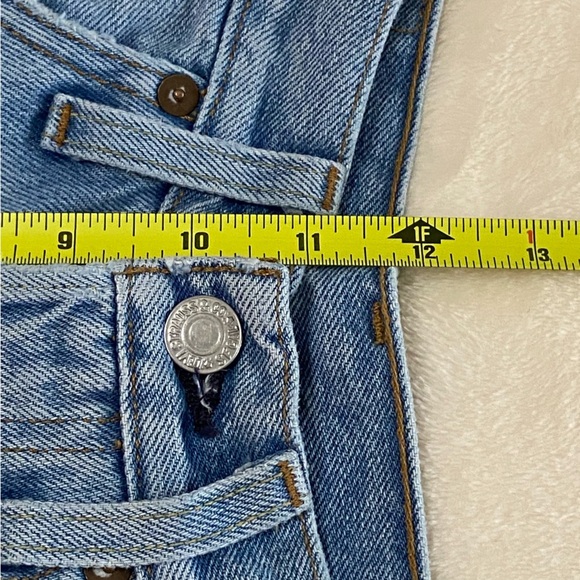 LEVI’S / 501 Medium Washed Cutoff Denim Shorts Size 26 - Picture 11 of 12